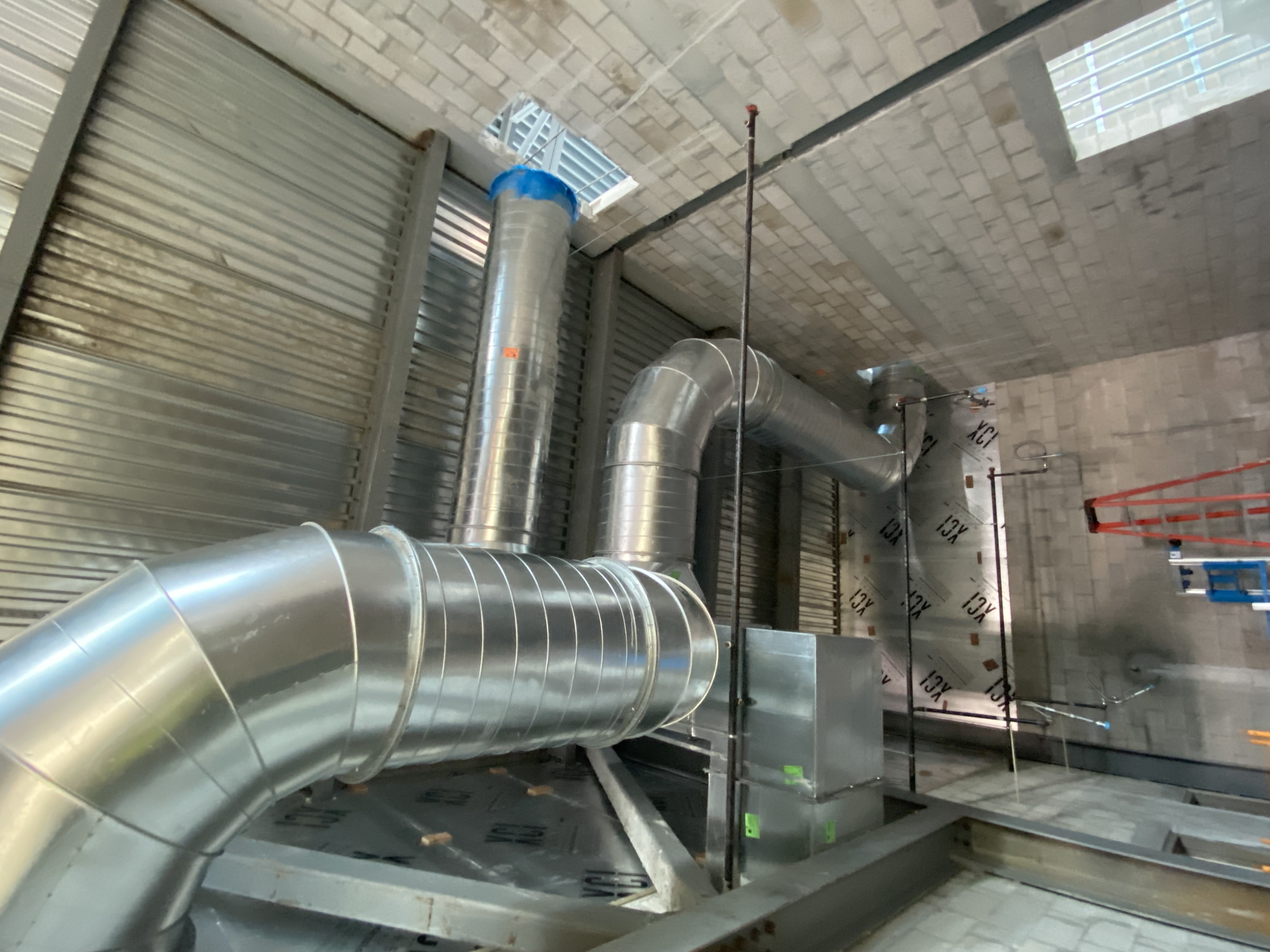 Spiral galvanized ductwork installation in a commercial space
